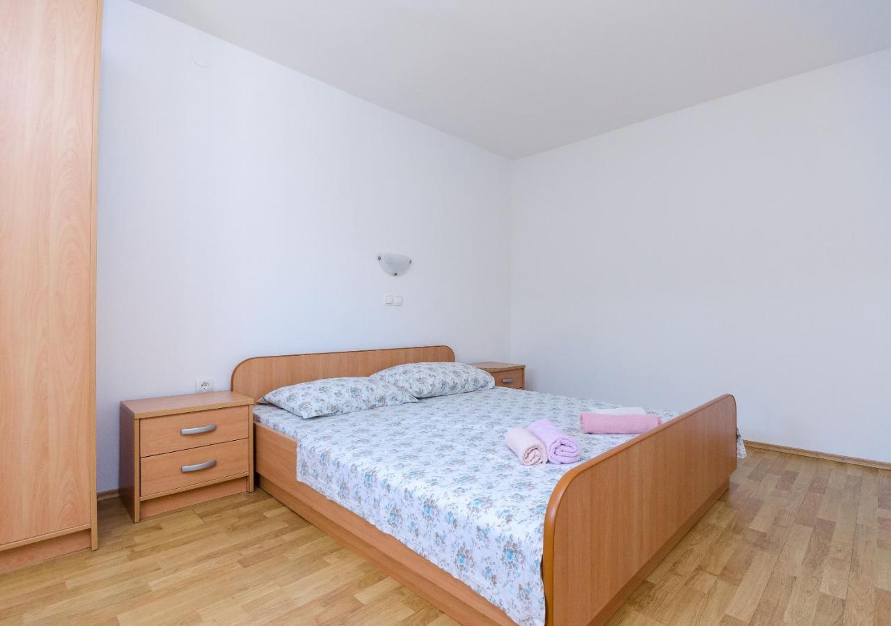 Apartments Ester Лопар Екстер'єр фото