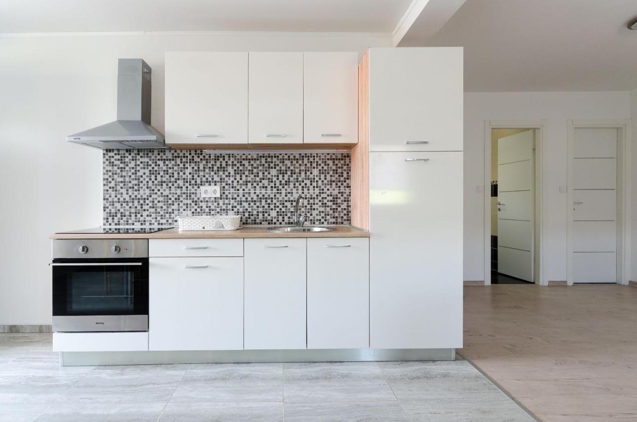 Apartments Ester Лопар Екстер'єр фото