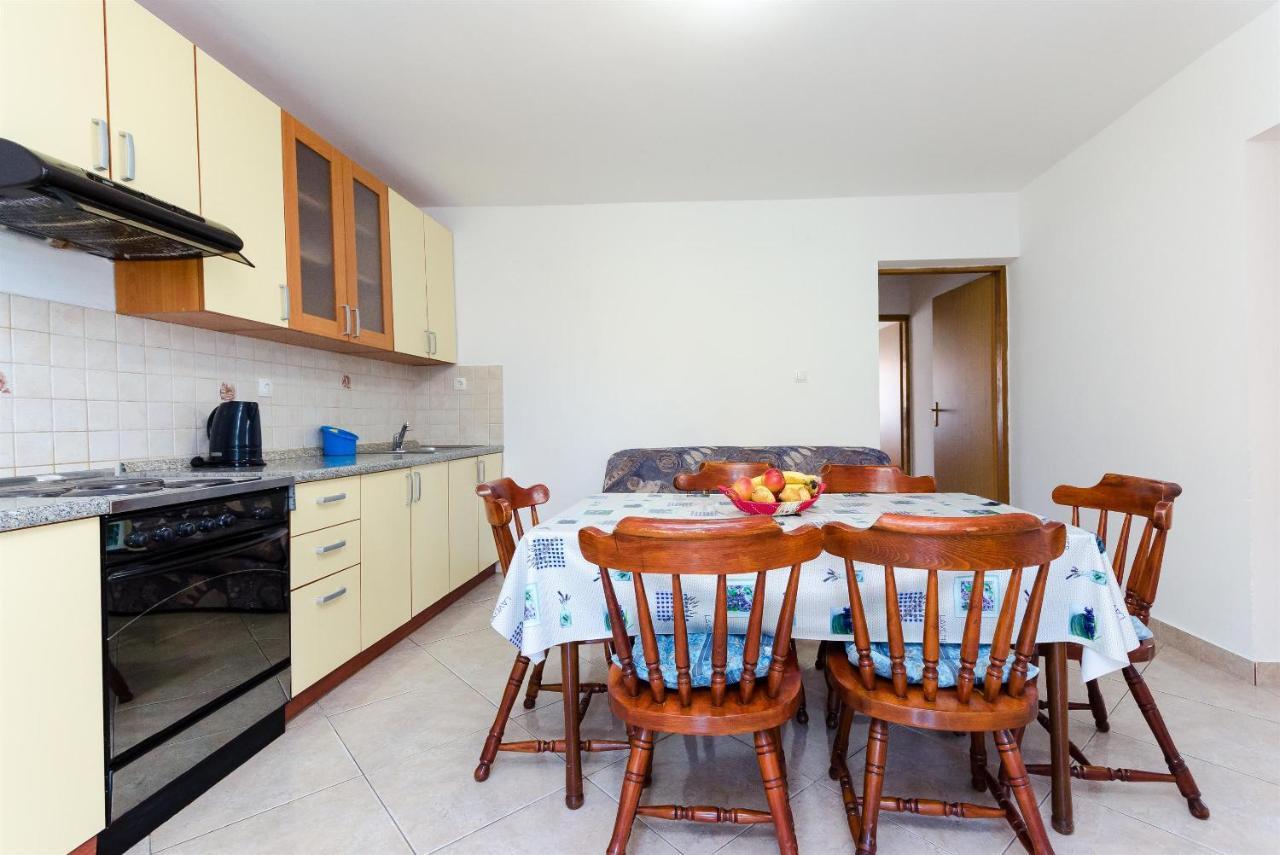 Apartments Ester Лопар Екстер'єр фото