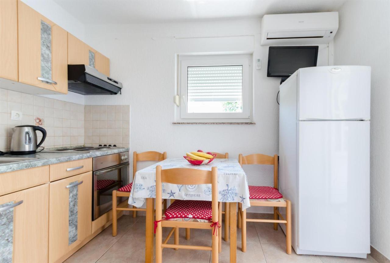 Apartments Ester Лопар Екстер'єр фото