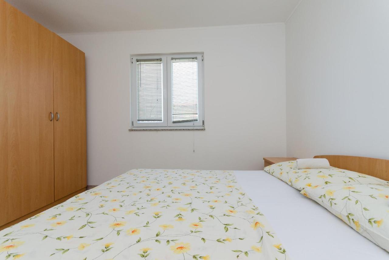 Apartments Ester Лопар Екстер'єр фото