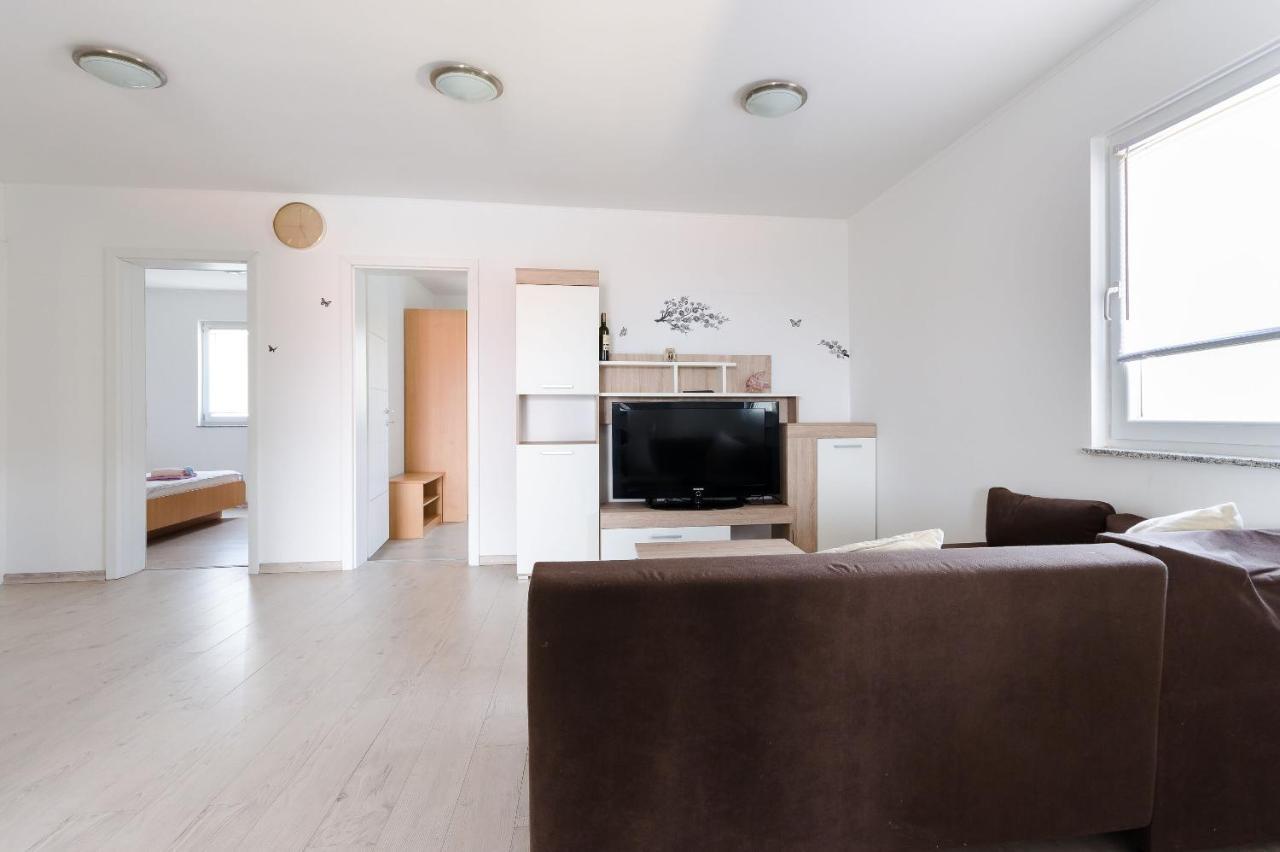 Apartments Ester Лопар Екстер'єр фото