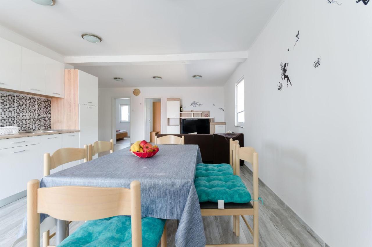 Apartments Ester Лопар Екстер'єр фото