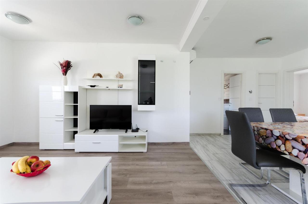 Apartments Ester Лопар Екстер'єр фото