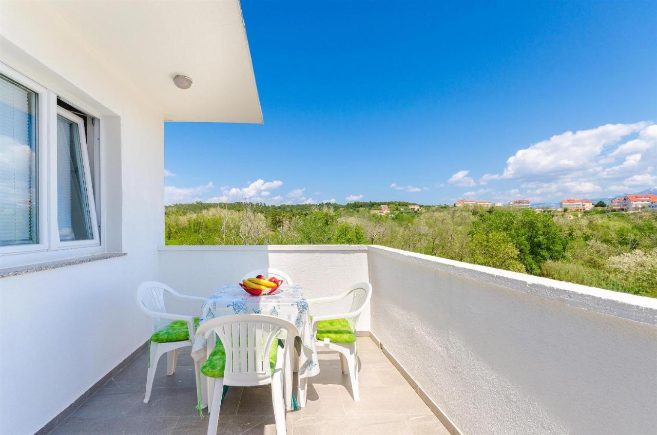 Apartments Ester Лопар Екстер'єр фото