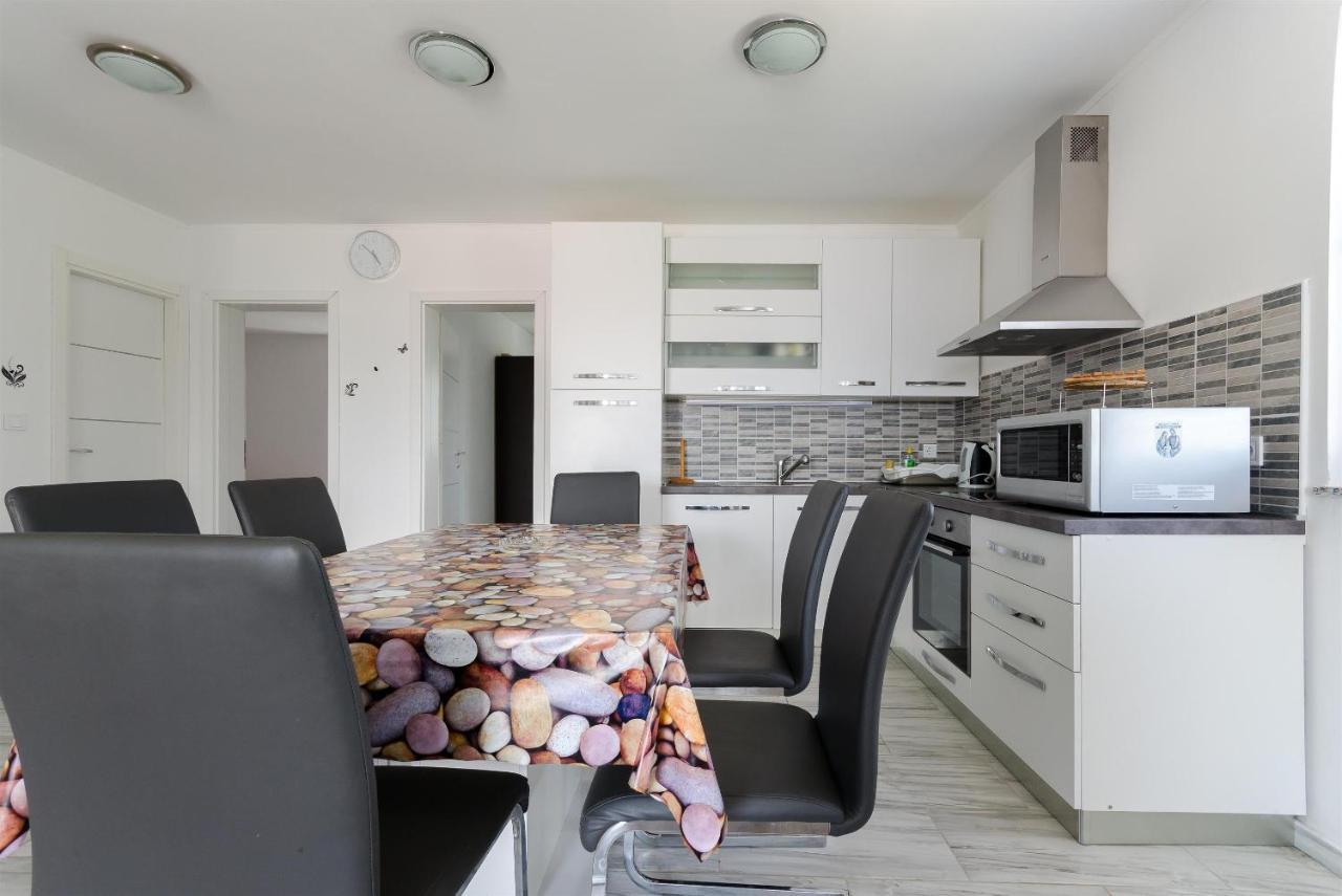 Apartments Ester Лопар Екстер'єр фото
