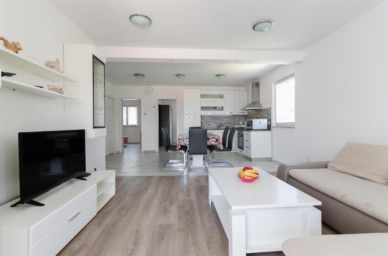 Apartments Ester Лопар Екстер'єр фото