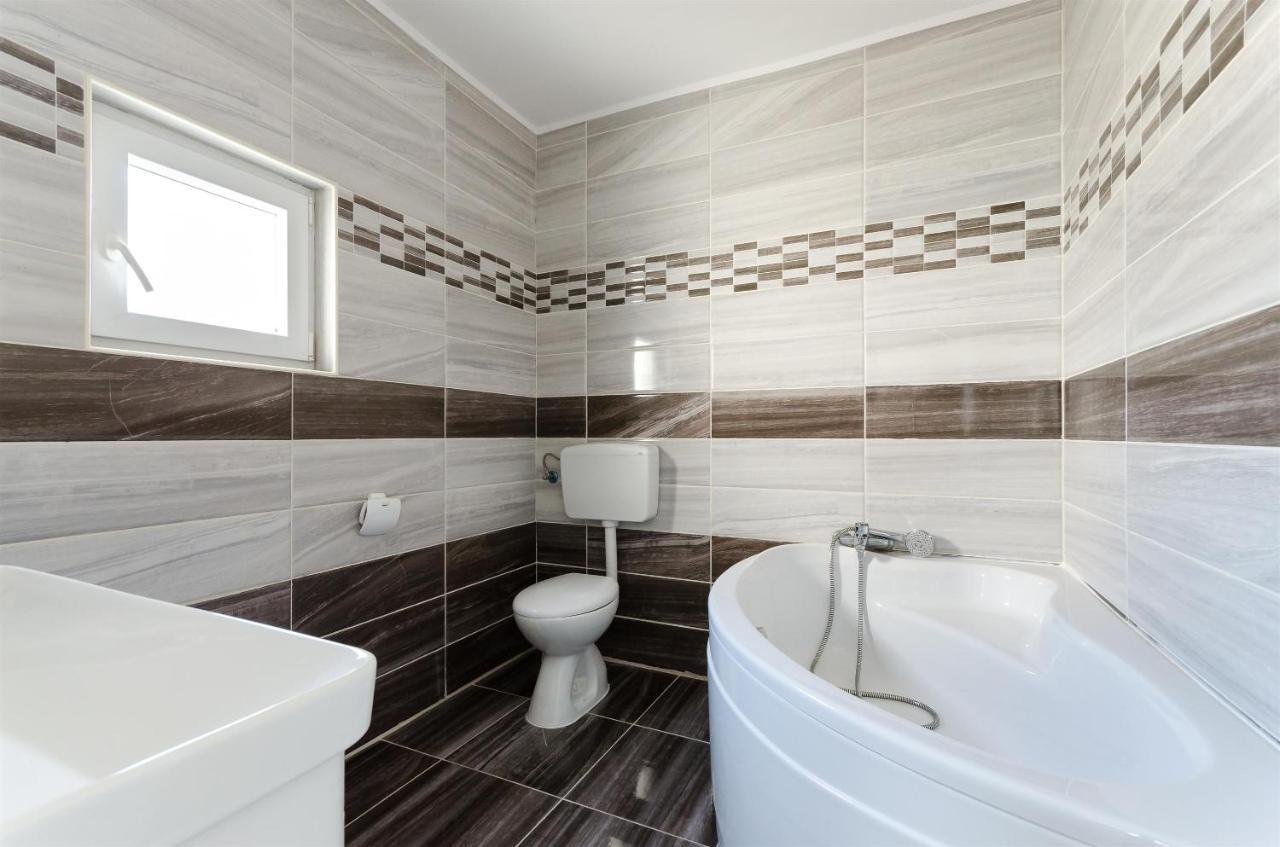 Apartments Ester Лопар Екстер'єр фото