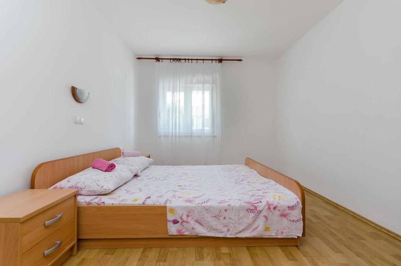 Apartments Ester Лопар Екстер'єр фото