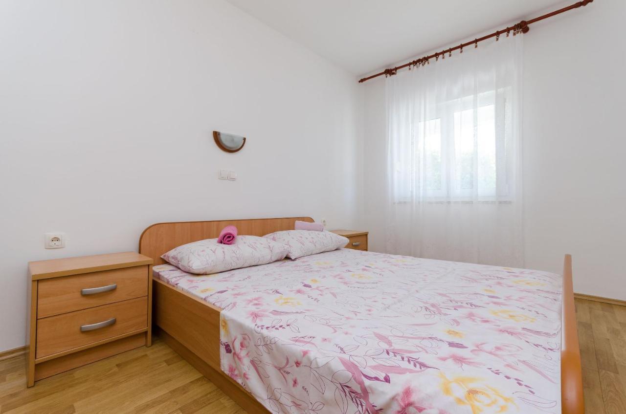 Apartments Ester Лопар Екстер'єр фото