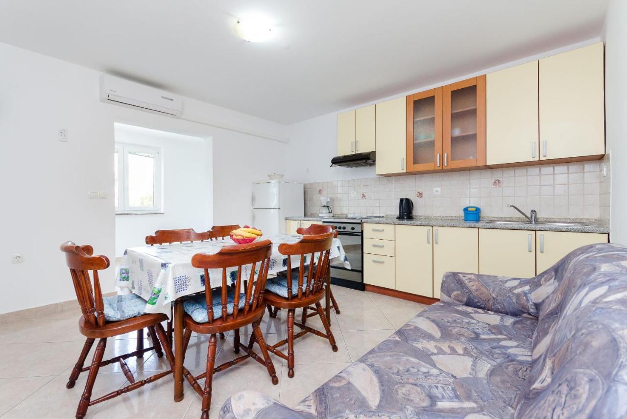 Apartments Ester Лопар Екстер'єр фото